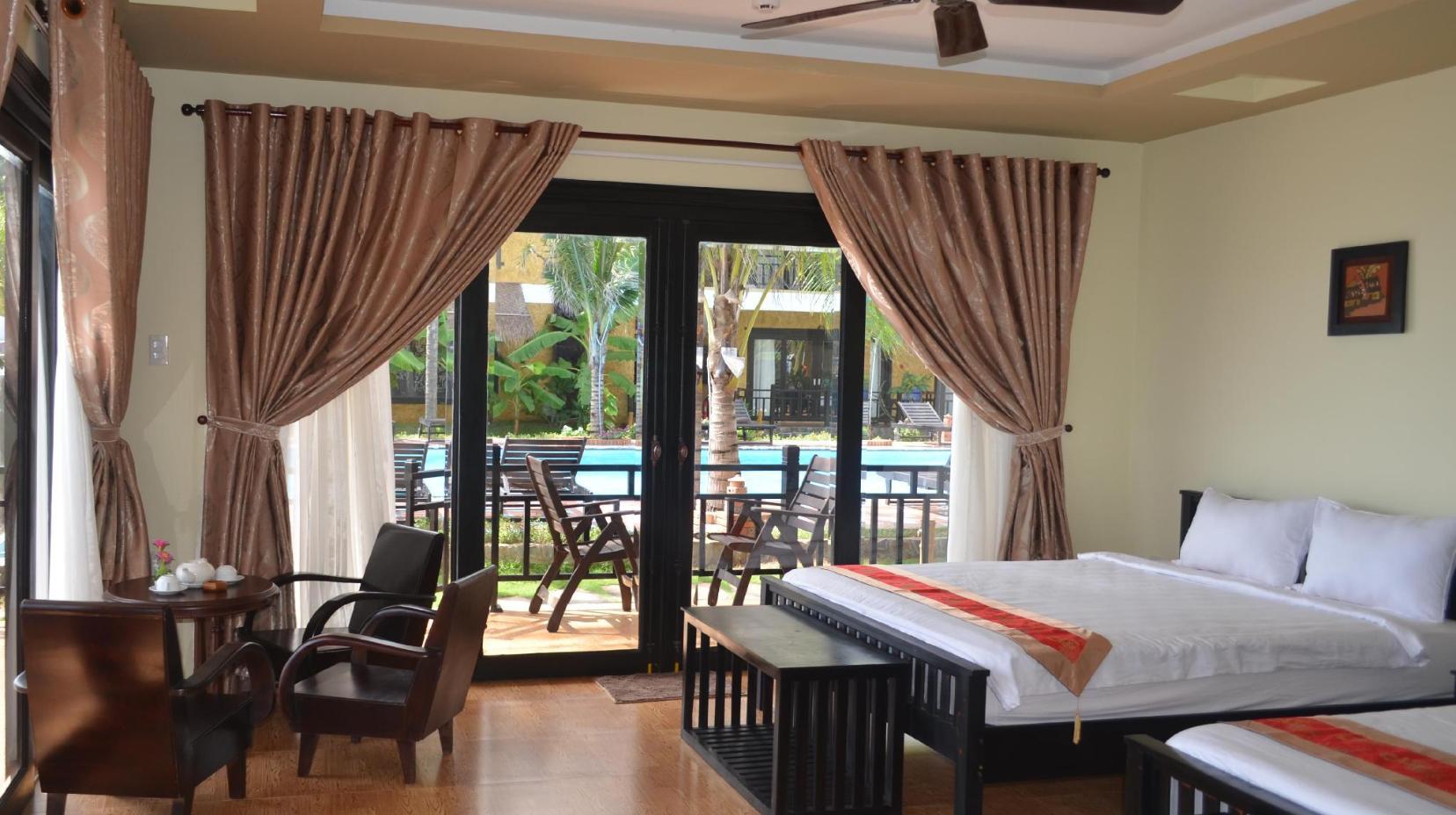 Deluxe Quadruple Room with Beach Front - Interior view