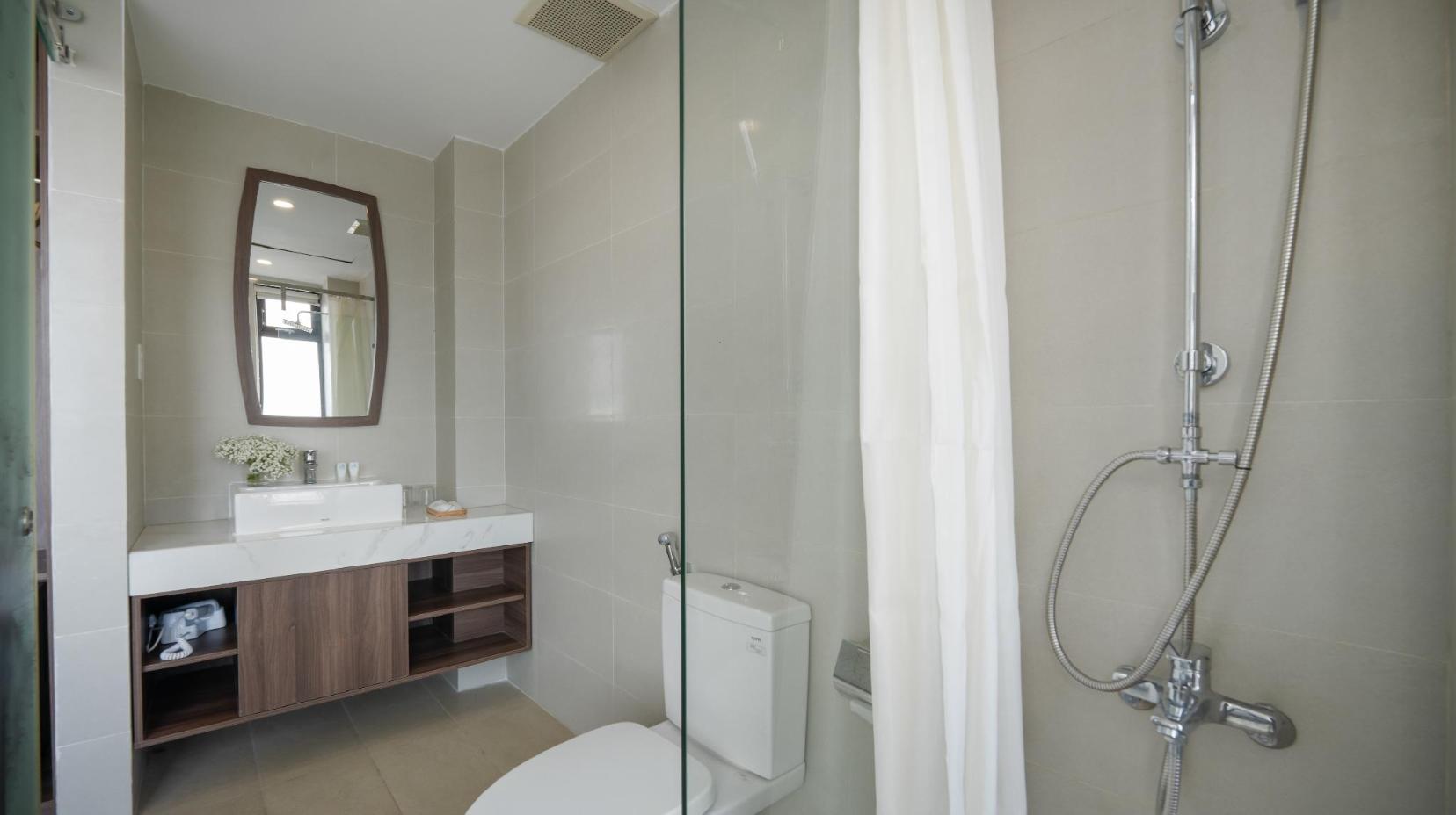 Superior Double or Twin Room - Bathroom