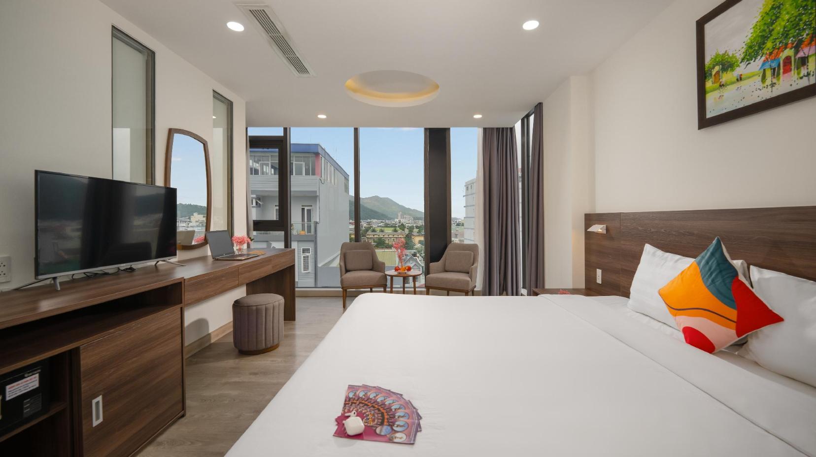 Suite Room with City View Bathroom - Bed