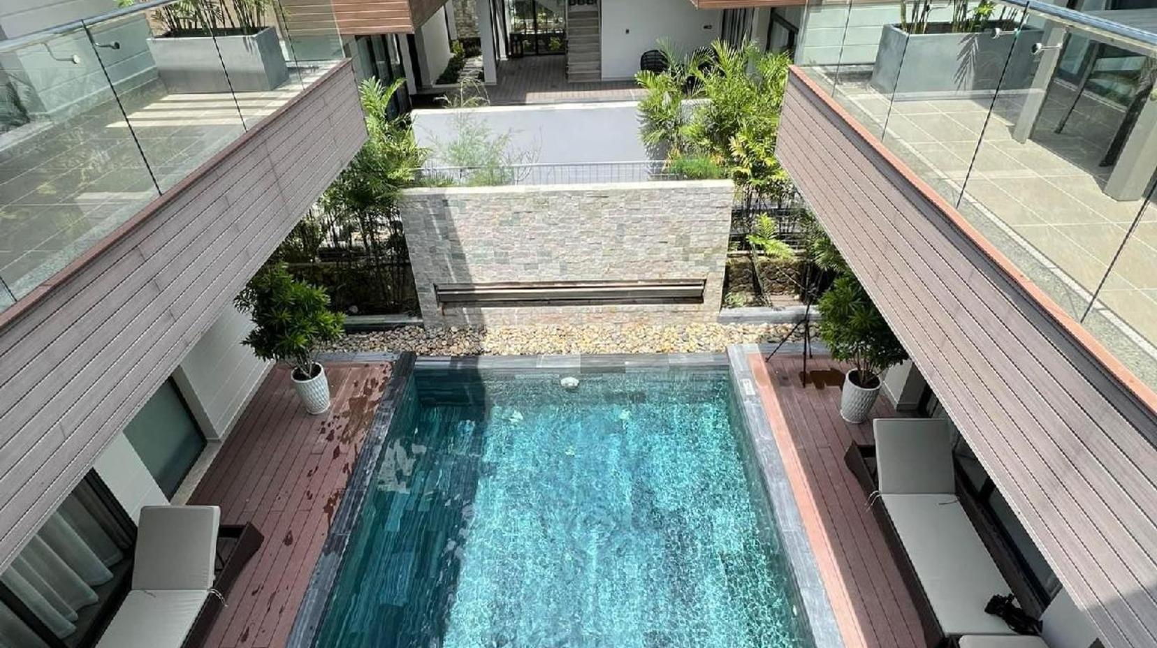 Private pool