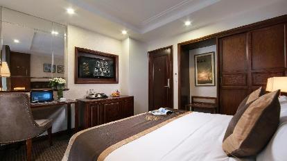 Deluxe Double Room - Bed