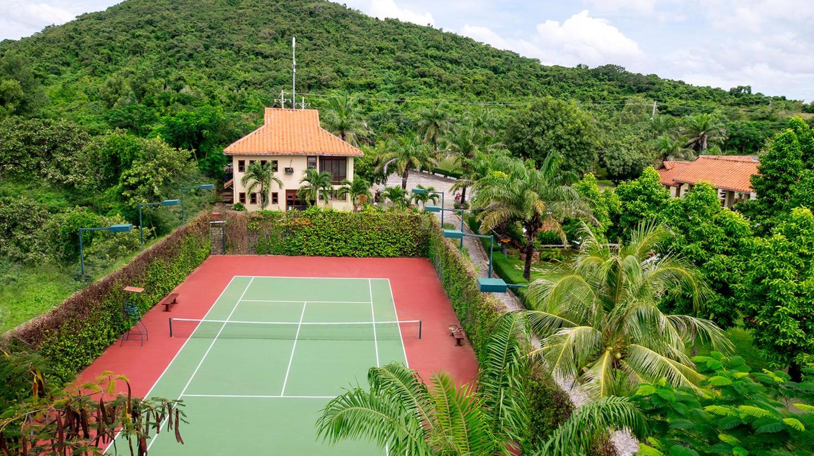 Tennis court