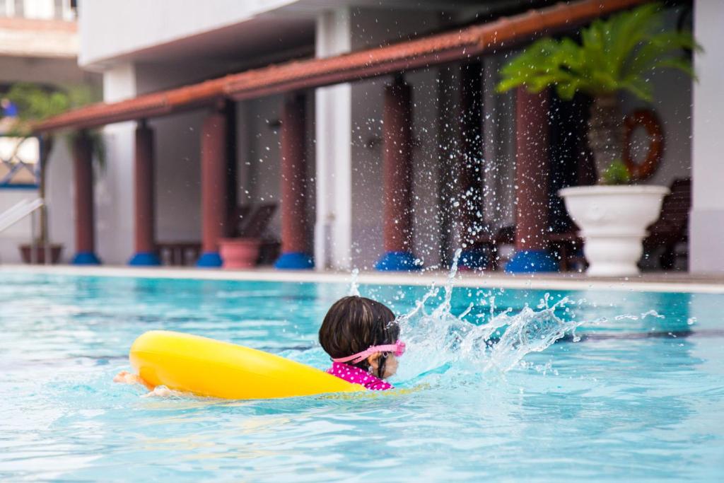 Swimming pool