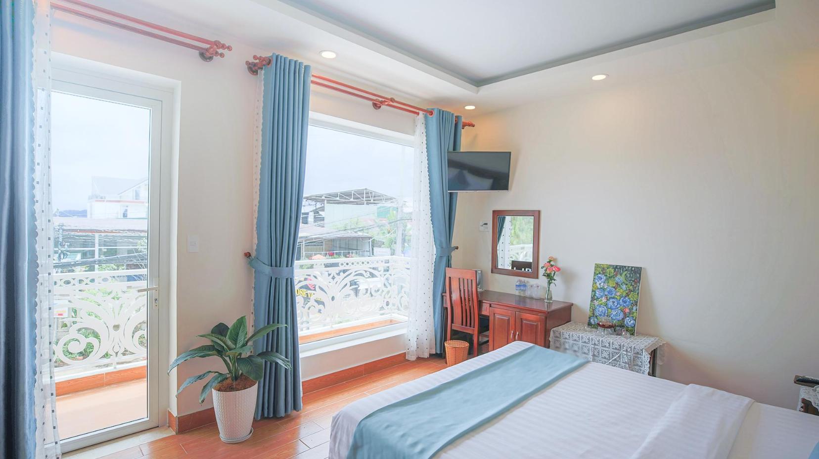 Superior Double Room with Balcony - Bed