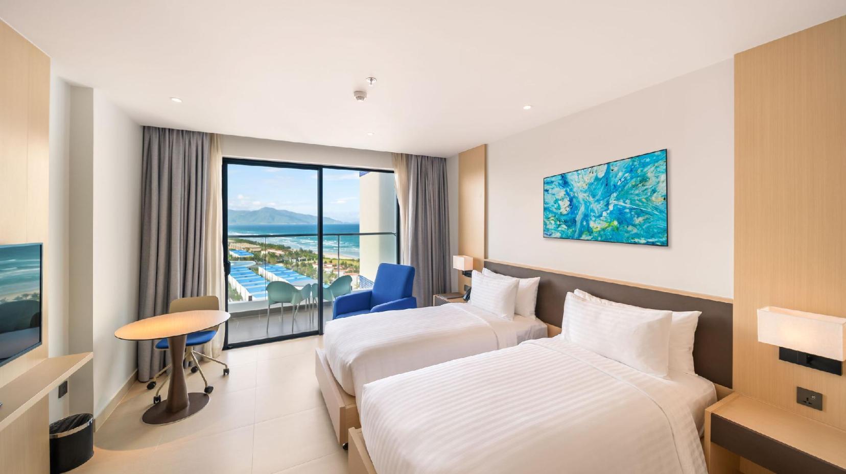 Deluxe Double or Twin Room with Seaview - Bed