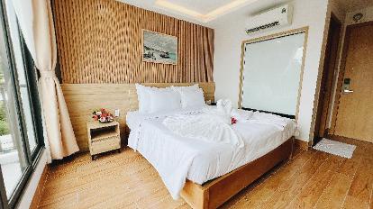 Deluxe Double Room with Balcony and Mountain view - Bedroom