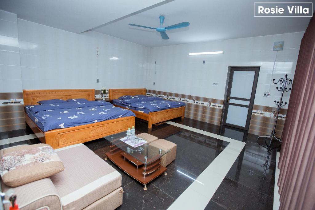 Quadruple Room with Private Bathroom