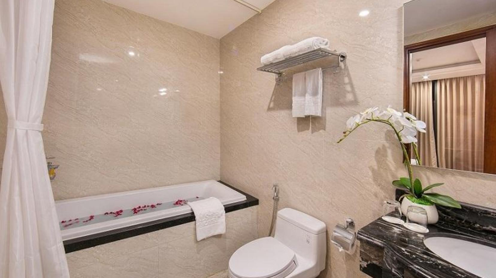 Deluxe Double Room - Bathroom