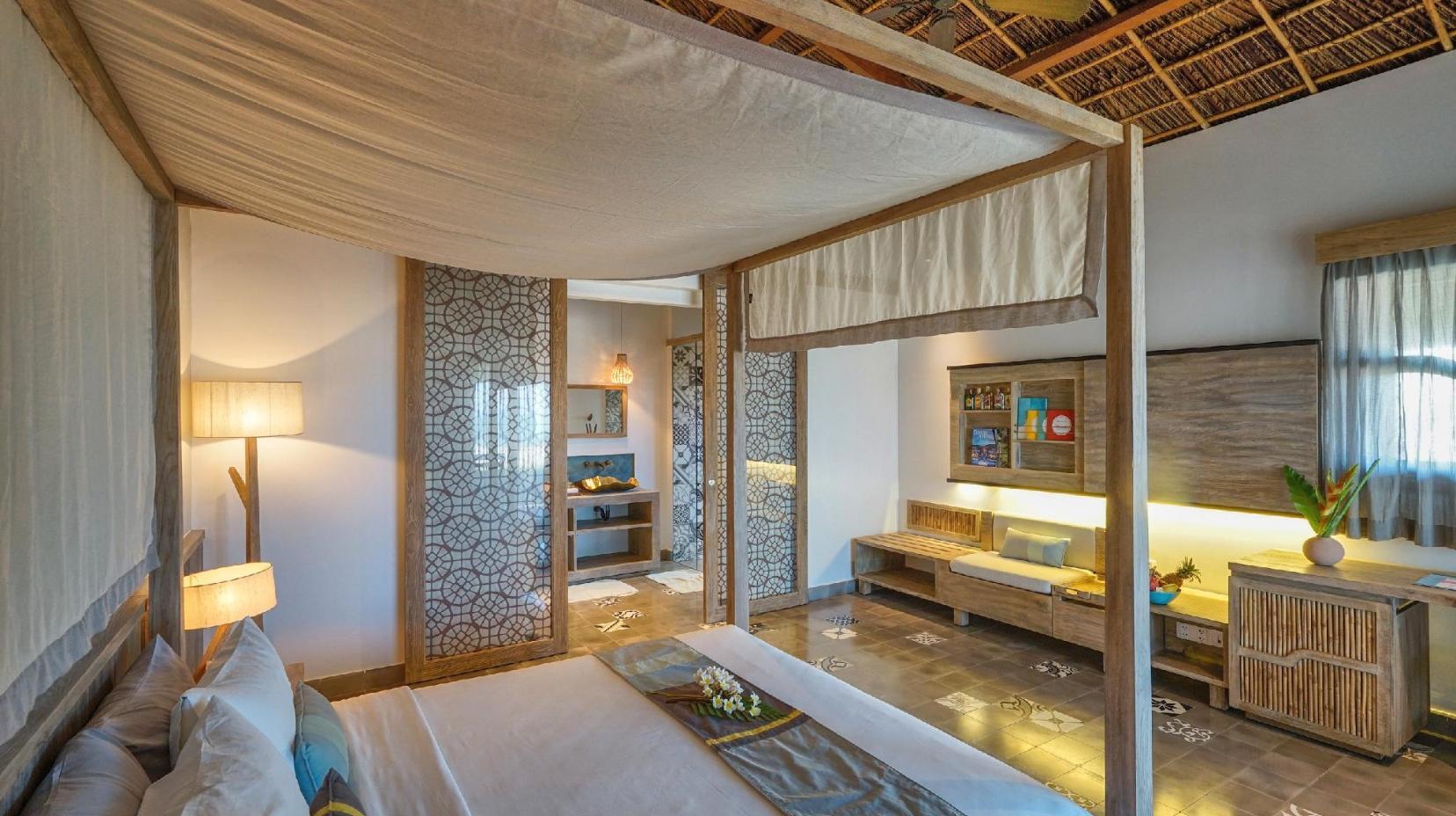 Deluxe Beachfront Bungalow - Bed