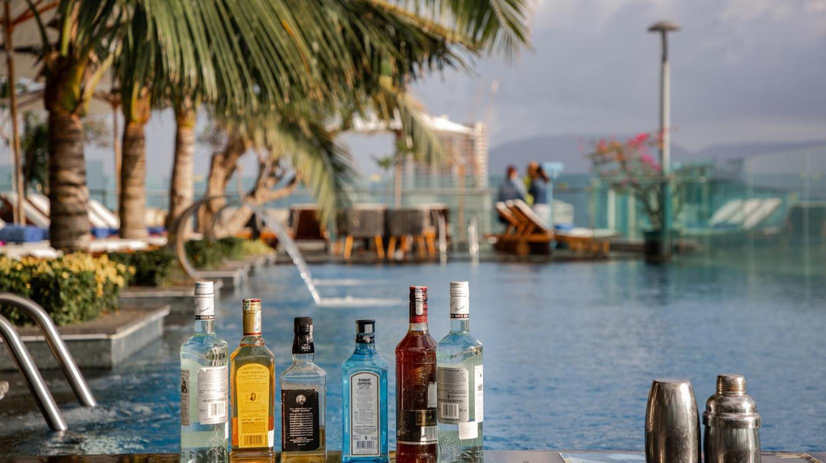 Poolside bar