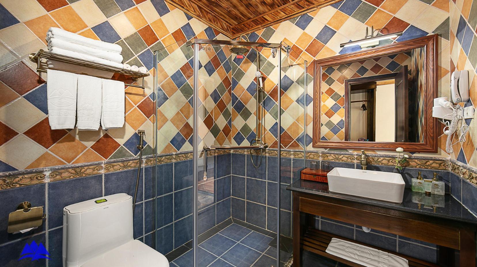 Deluxe Triple - Bathroom