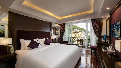 Premier Room with Balcony - Bed