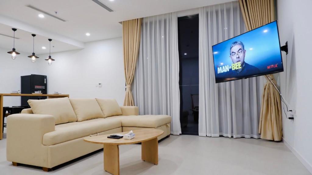 Shared lounge/TV area