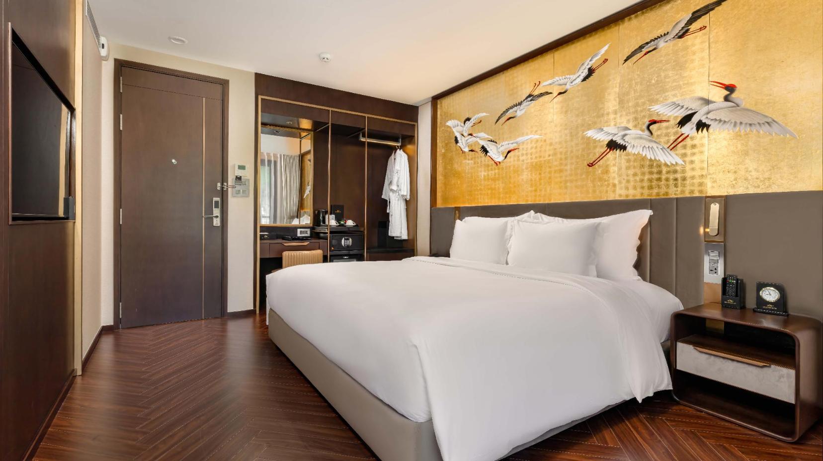 Premium King Room - Non-Smoking - Bedroom