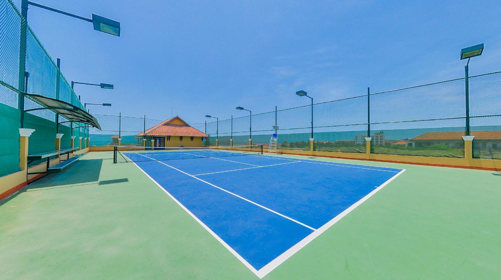 Tennis court