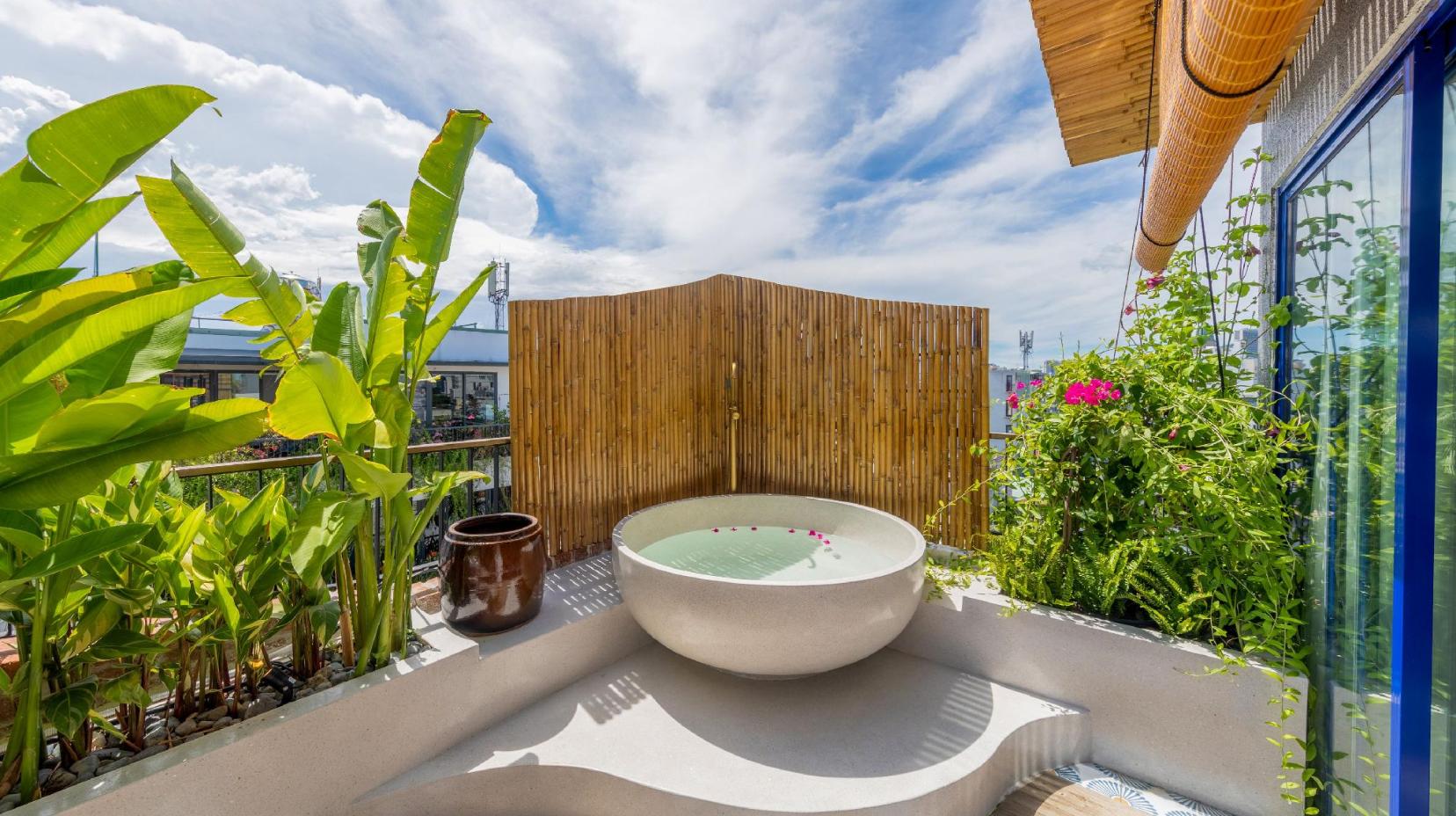 Loft King Room - Bathtub