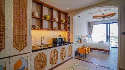 Deluxe Room with Balcony - Kitchen