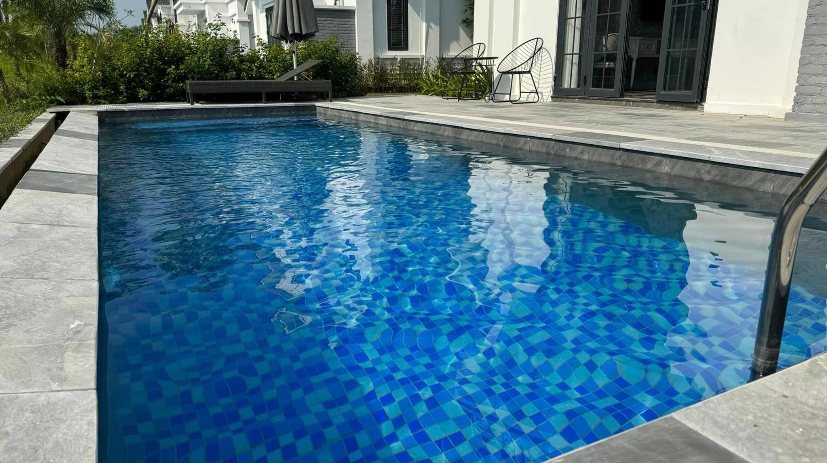 Private pool