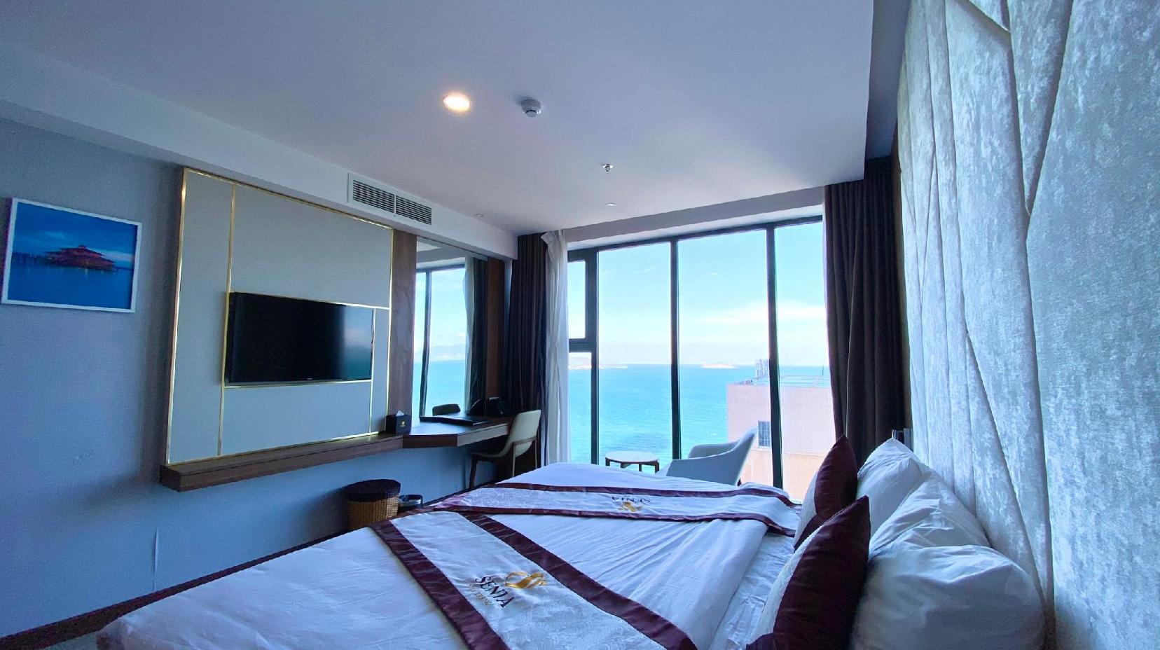 Deluxe Partial Sea View - Bedroom