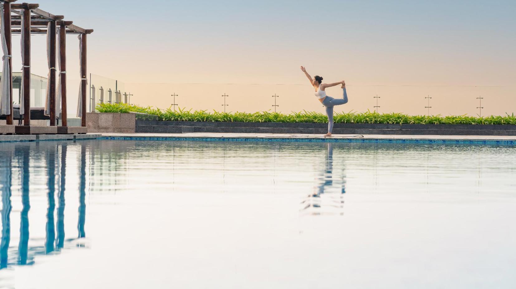 Swimming pool [outdoor]