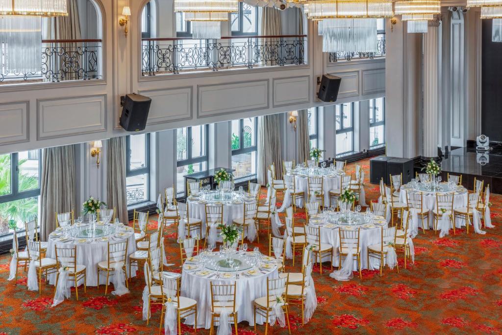 Banquet hall