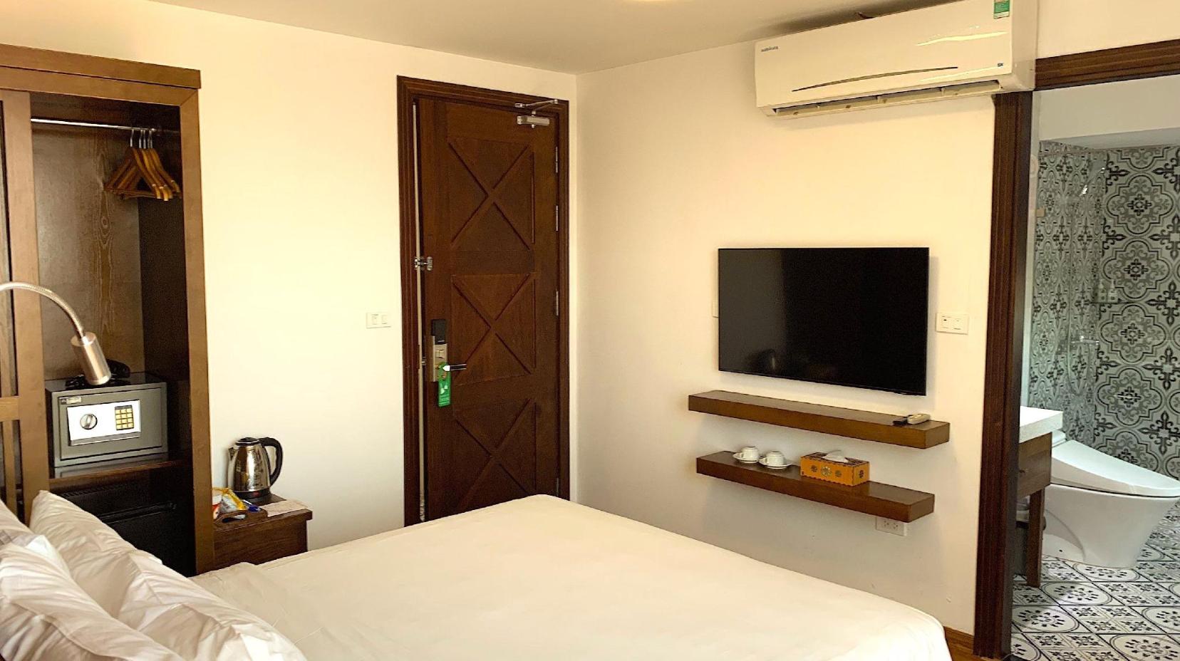 Premium Double Room with Balcony - Non-Smoking - Guestroom