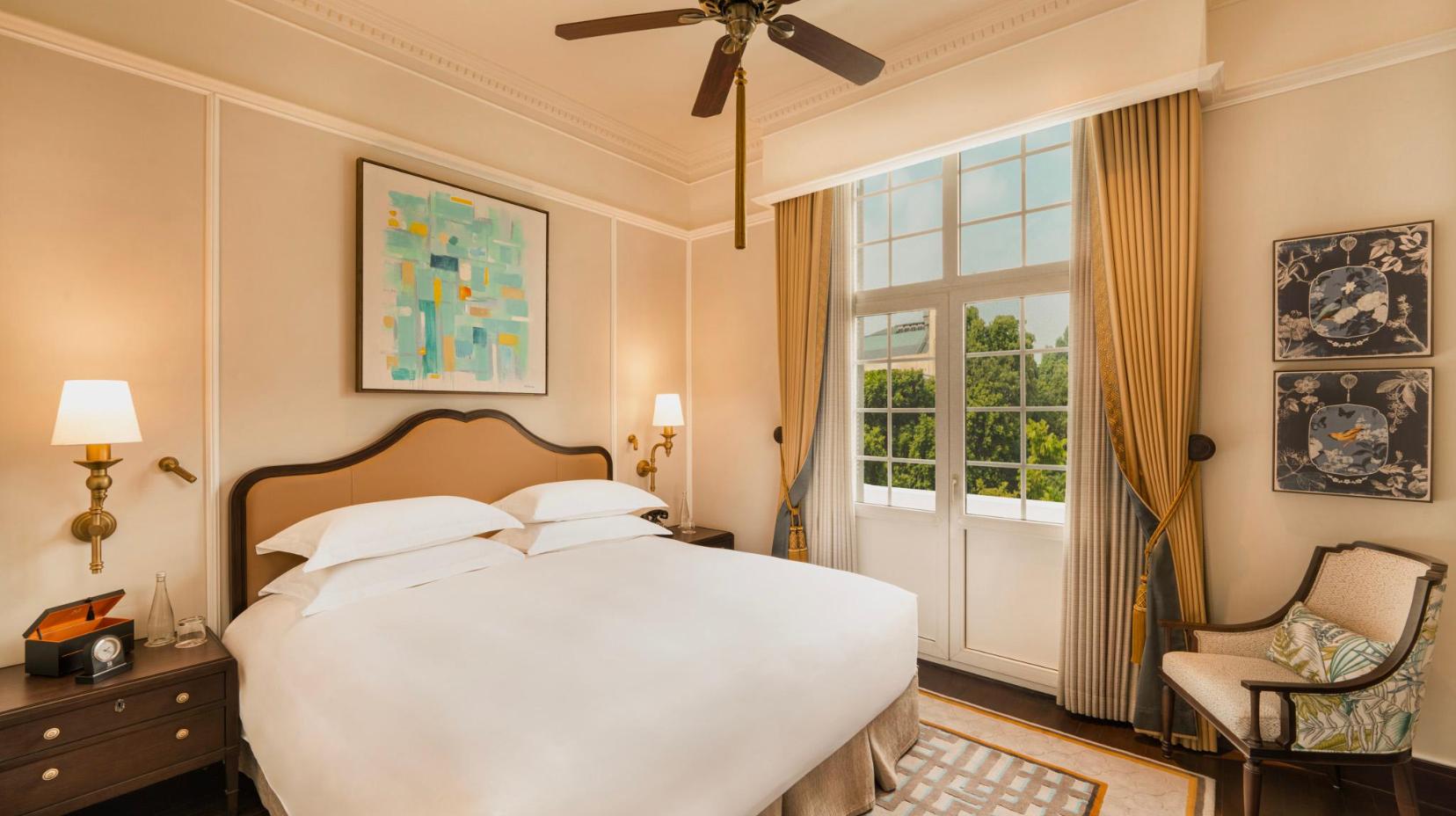 Heritage Wing, Metropole Suite With Metropole Privileges And Benefits, King Beds - Bed