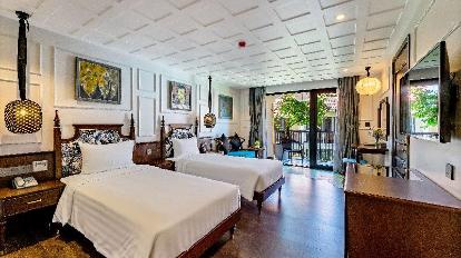 Deluxe Double or Twin Room with Balcony - Bed