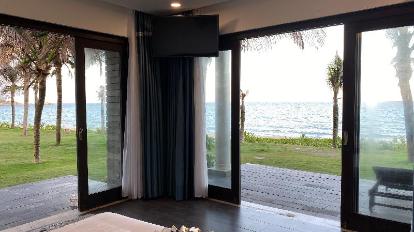 Deluxe Beachfront Room - View