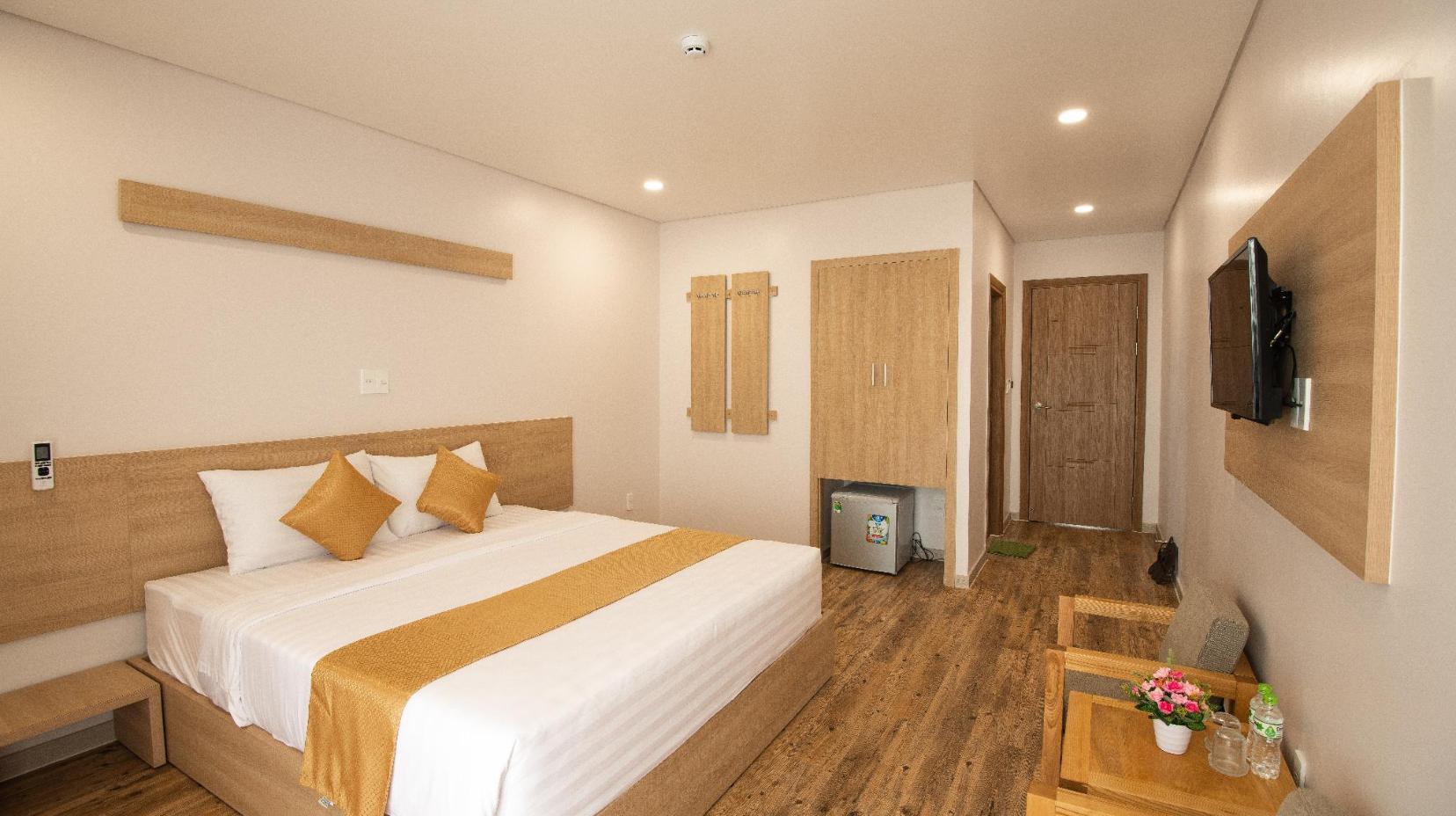 Deluxe Double Room with Balcony - Bed