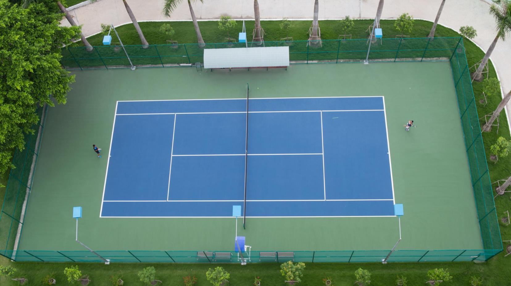 Tennis court