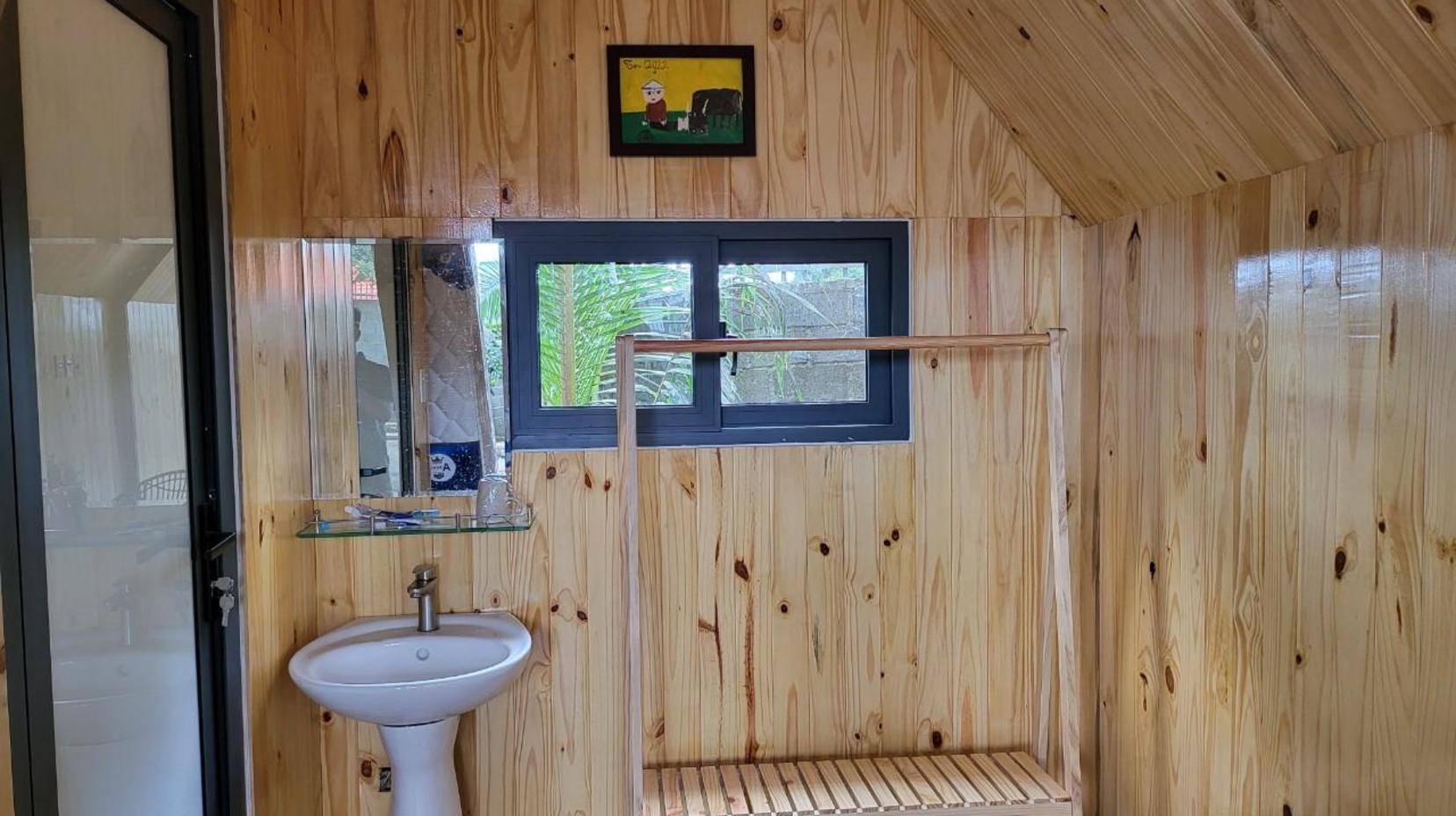 Standard Bungalow - Interior view