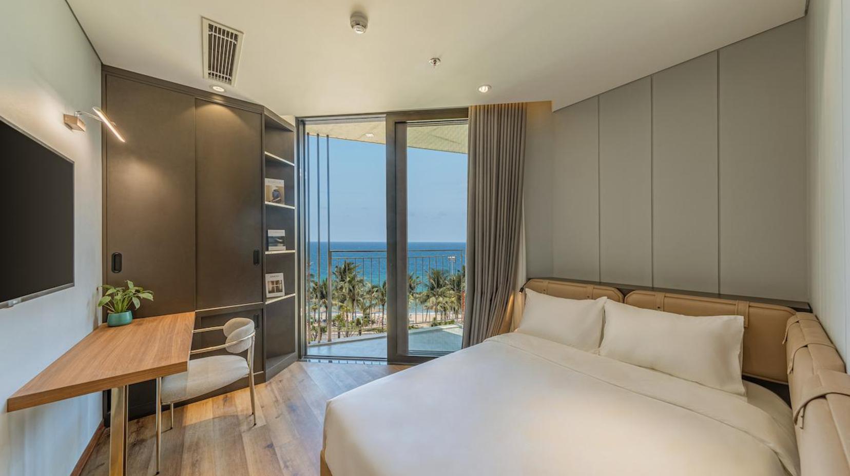 2-Bedroom Sea View Apartment - Bed