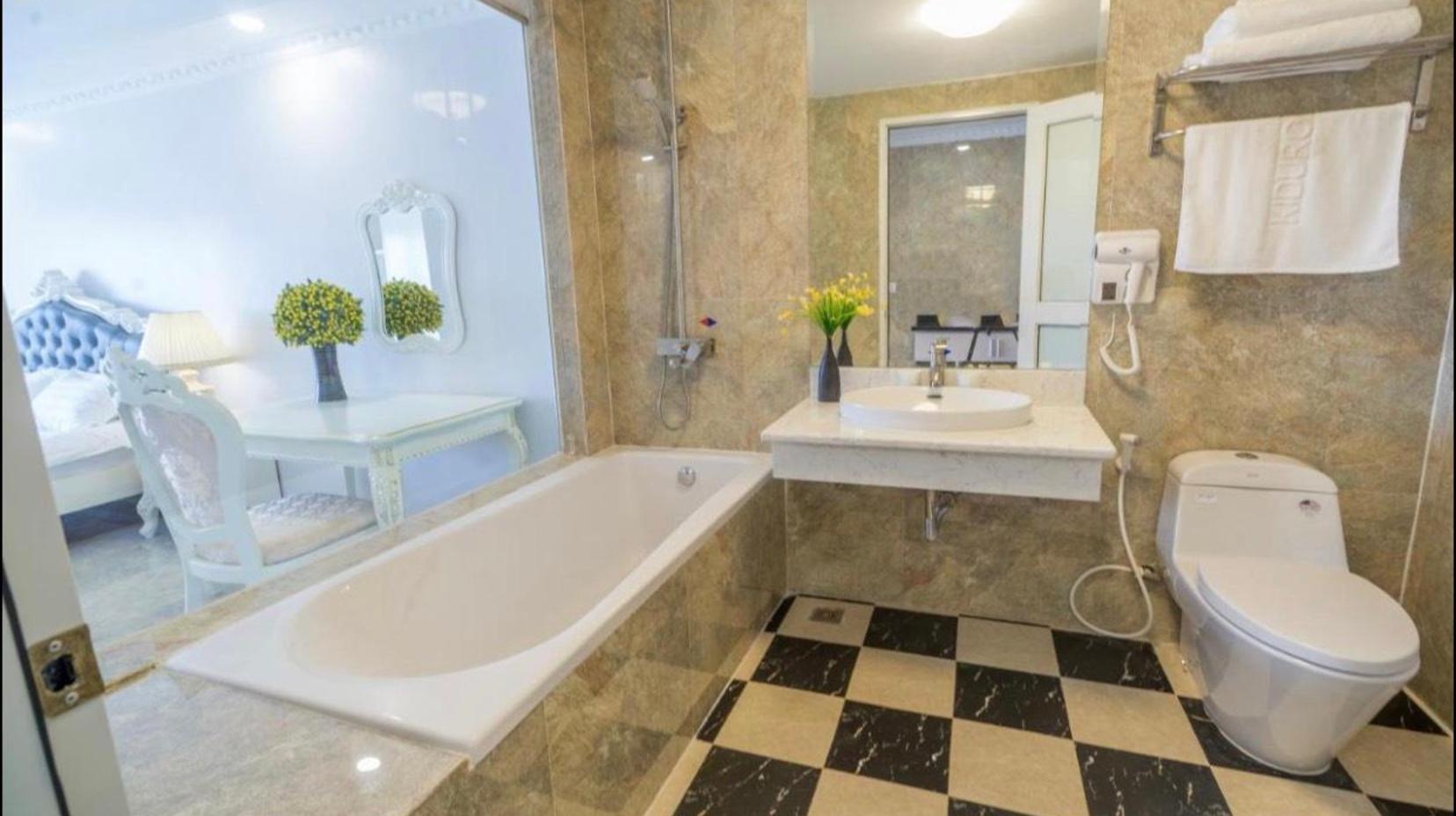 Standard King Room - Bathroom