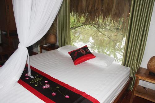 Deluxe Double or Twin Room with Lake View