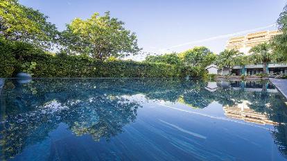 Swimming pool [outdoor]