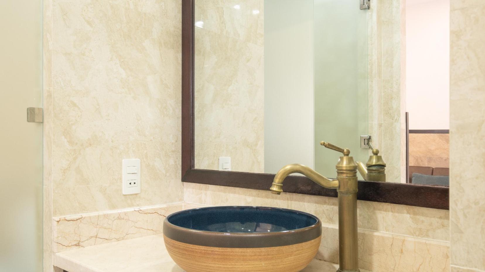 Premier Deluxe King - Bathroom