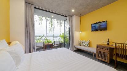 Deluxe Double Room with Balcony - Facilities