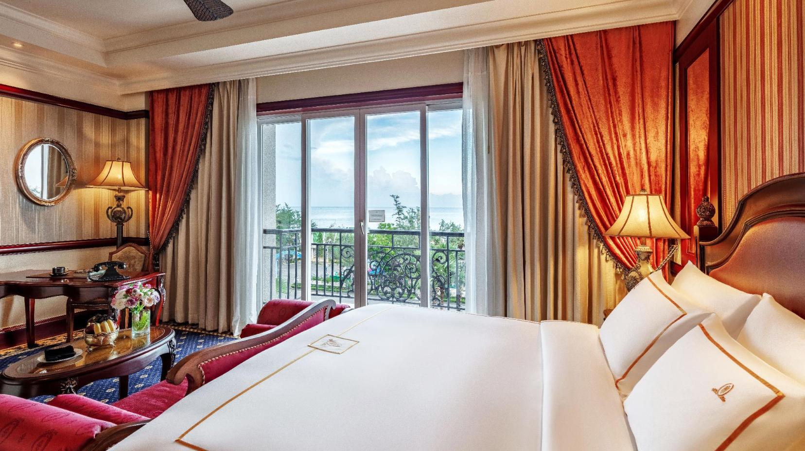 Grand Deluxe Sea View Room - Bed