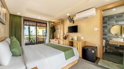 Deluxe Sea View Queen Room with Balcony