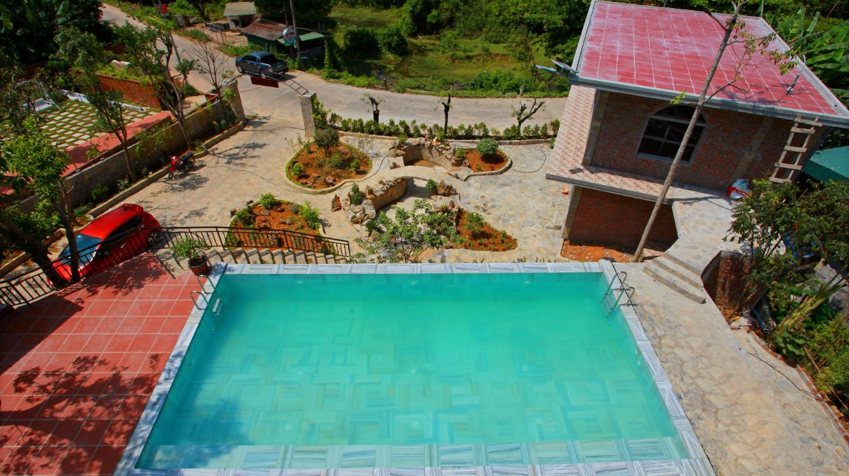 Swimming pool