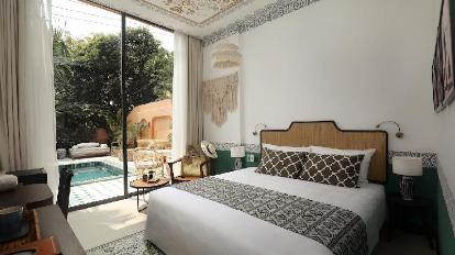 Premium Room with Pool Access - Bed