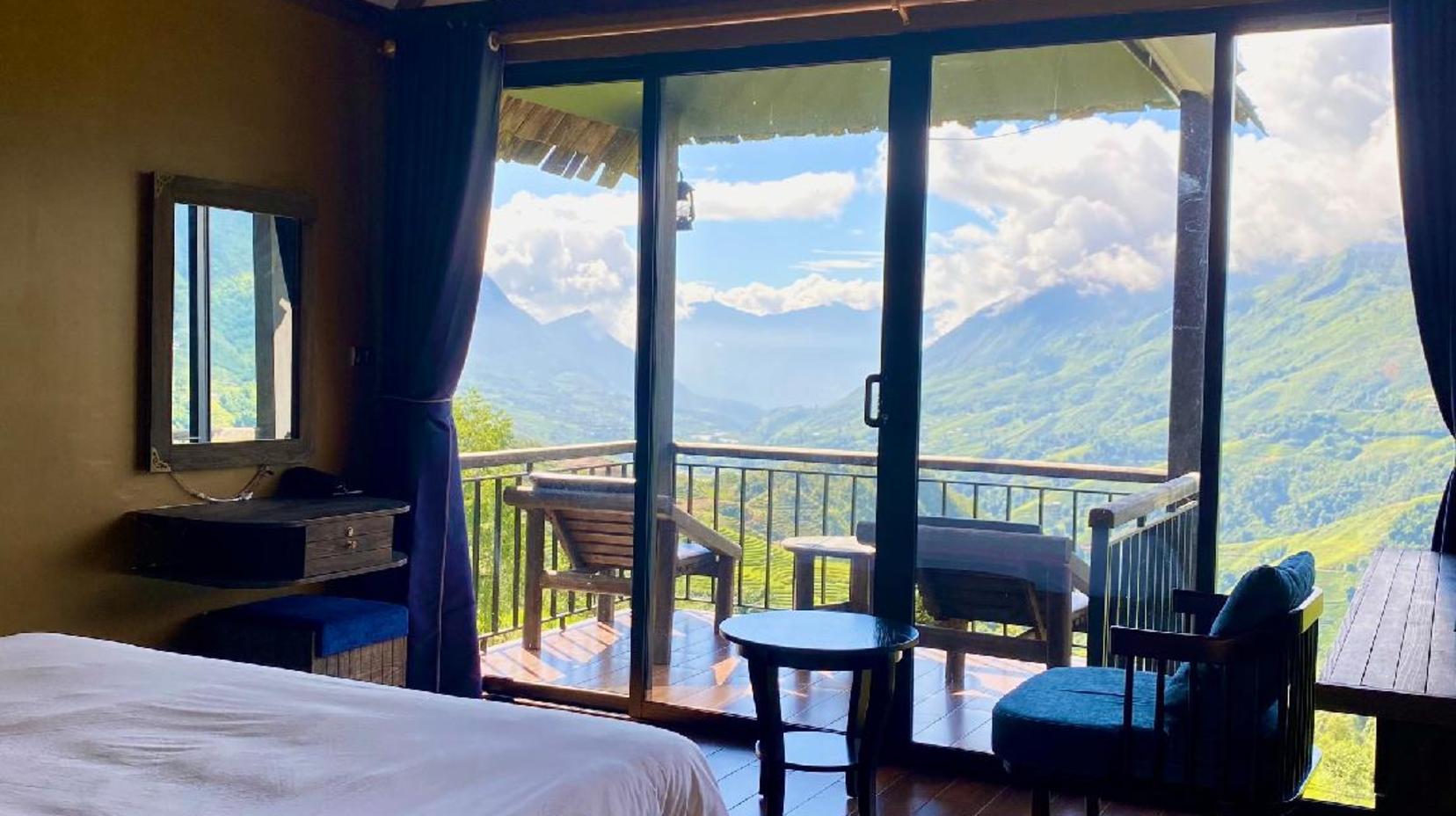 King Room with Mountain View - Bedroom