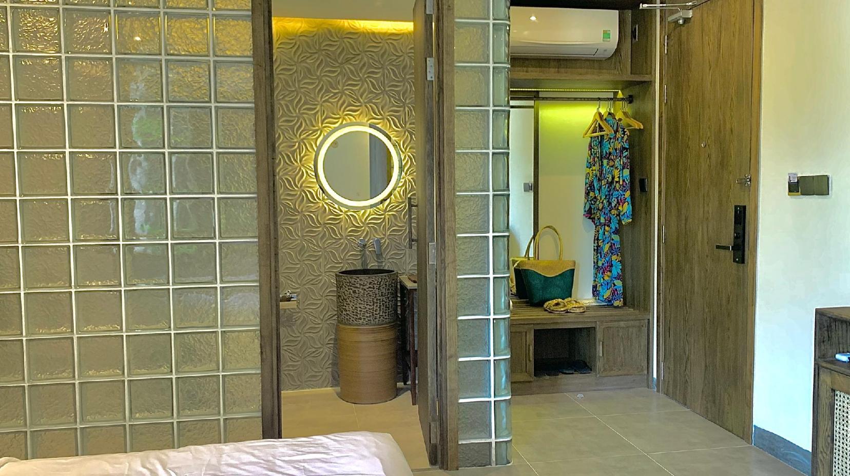 Standard Room - Bathroom