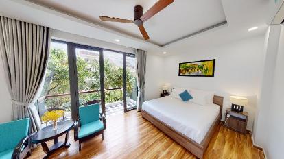 Deluxe Queen Room with Balcony - Guestroom