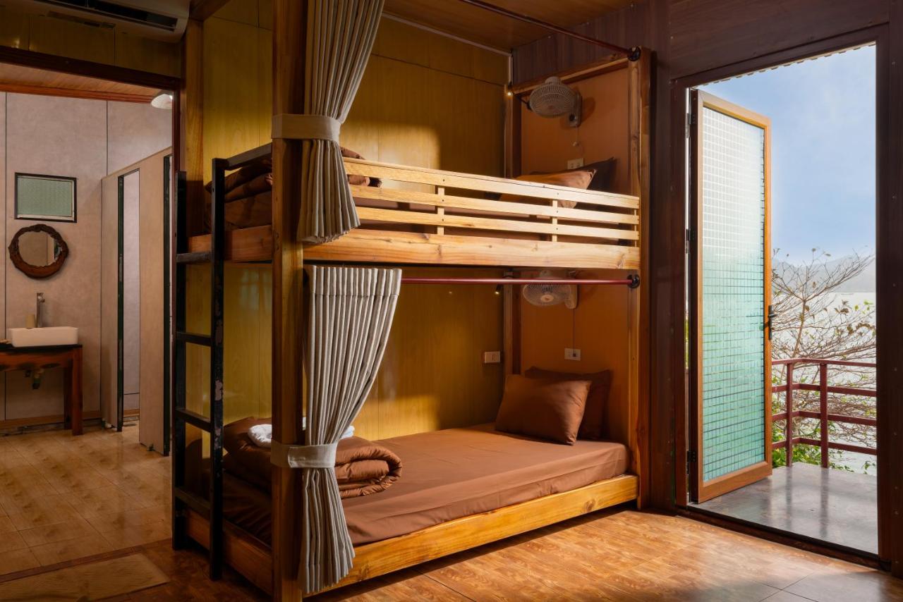 Bunk Bed in Mixed Dormitory Room