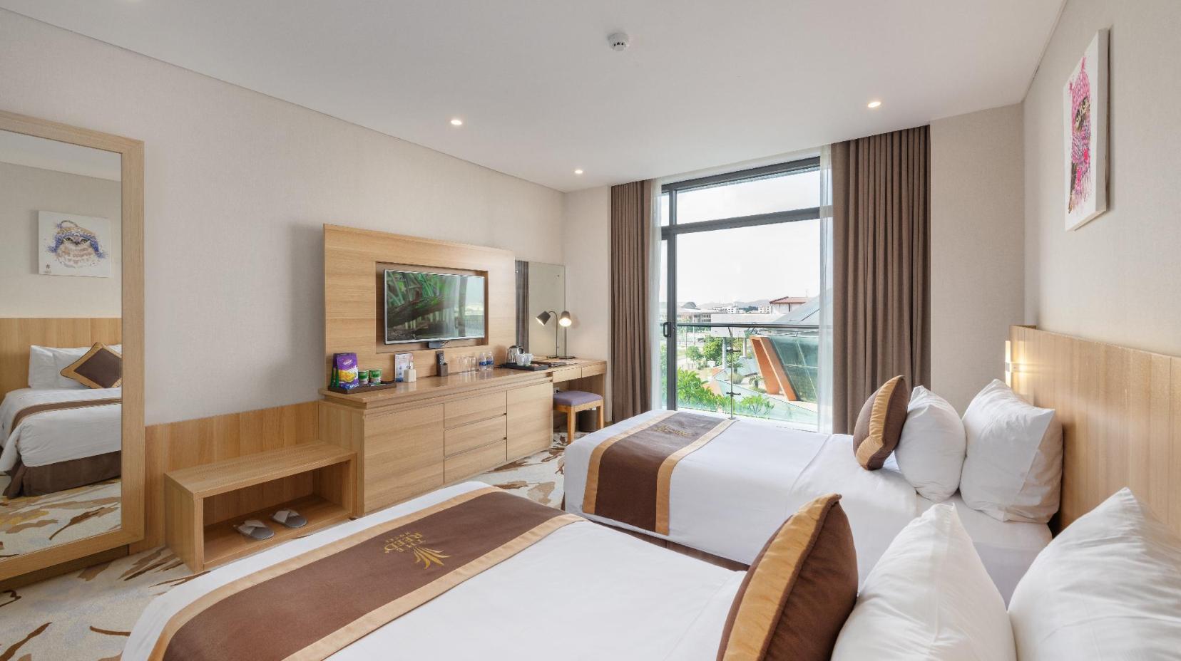 Twin Premium Room With Balcony - Bedroom