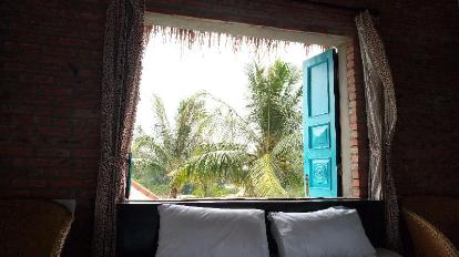 Garden View Bungalow with Balcony