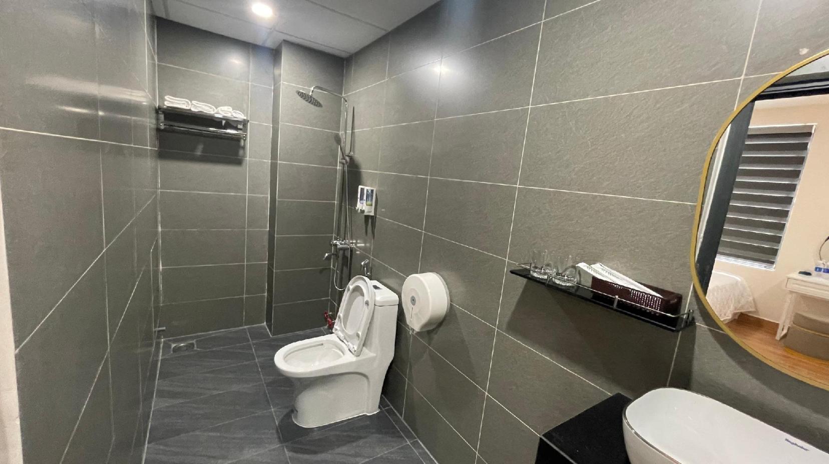 Premium Double or Twin - Bathroom