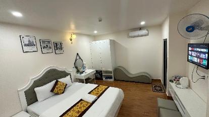 Deluxe King Room with Sofa Bed - Non-Smoking